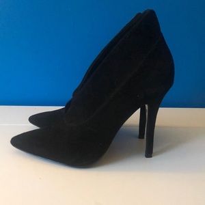 Black suede Nine West women’s Pumps